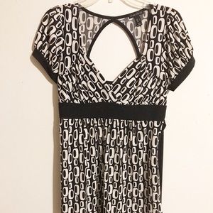 Women’s black and white short sleeve shirt